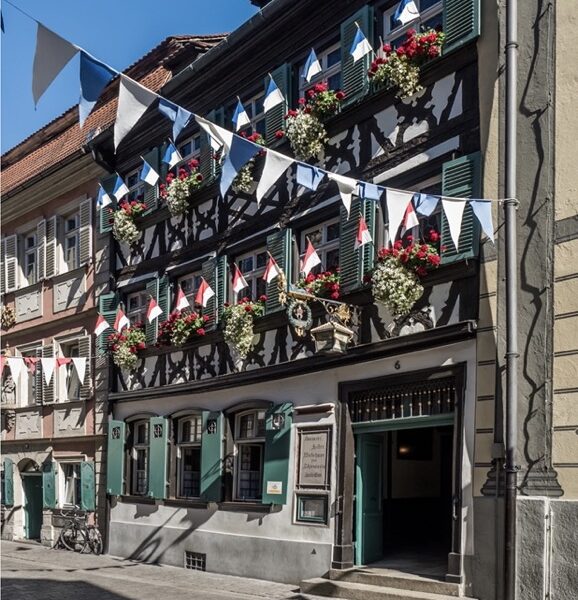 Die Innenstadt Bamberg, mit bunten Girlanden während dem Sandkerwa Event in Bamberg.