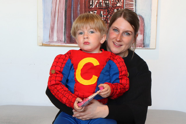 Der kleine Charlie und seine Mama Astrid.