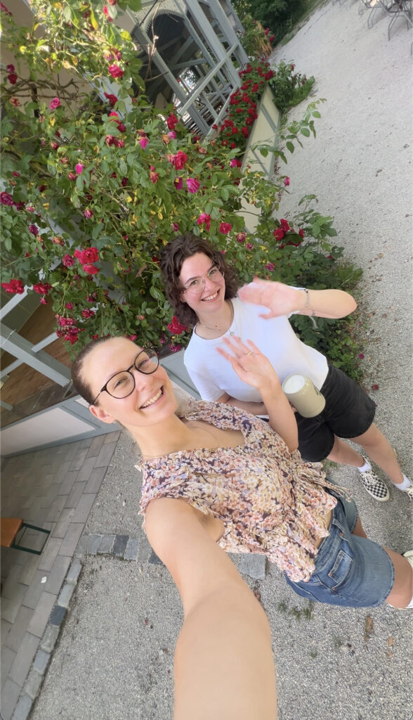 Grüße aus dem Wilde Rose Keller - Alex und ich mit Feierabendbier.